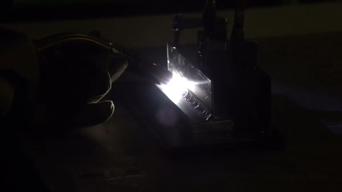 Close-up welding proof from a Deyun process demonstration